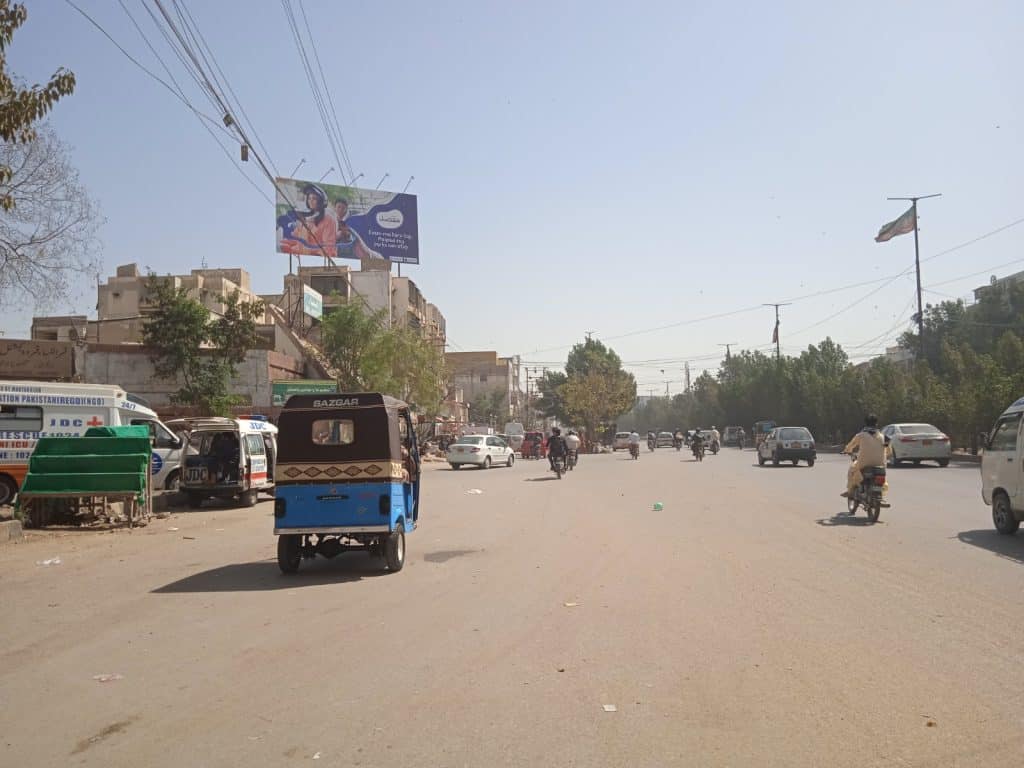 Maqsad learning app hoarding in Gulshan-e-Iqbal Karachi installed by Artavia Advertising