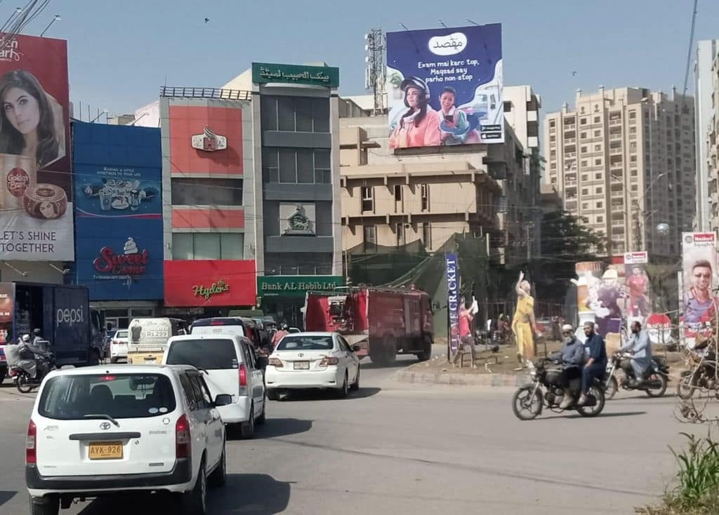 Maqsad app outdoor advertisement at 4 Minar Chowrangi Karachi by Artavia